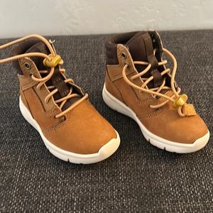 New Timberland toddler size 5 boots